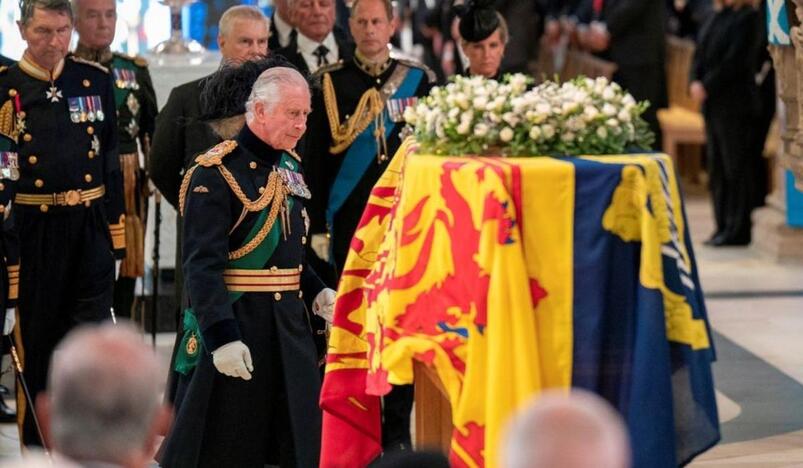 Queen Elizabeth's Coffin to be Flown to London